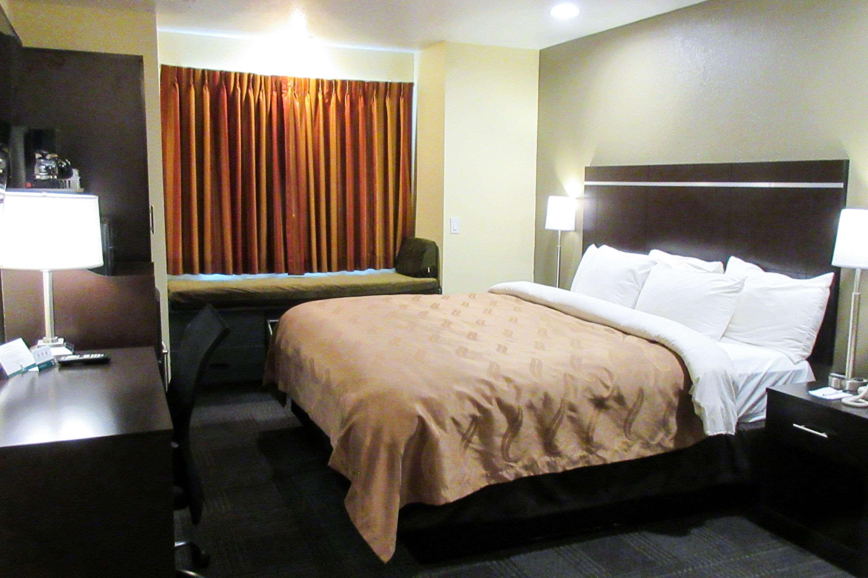 Quality Inn & Suites Near Nas Fallon Zewnętrze zdjęcie